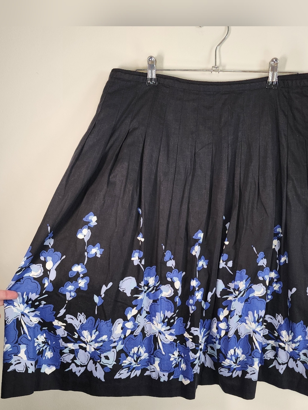Charter Club Skirt Womens Black Pleated High Rise Blue floral print Size 14
